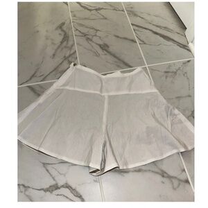 Vince shorts size 4 NWT